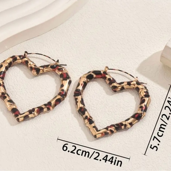 Heart-Shaped Gold and Black Earrings - Picture 4 of 4
